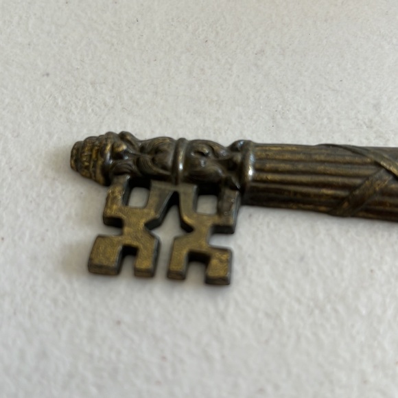 Brass skeleton key Vatican Italy catholic - Picture 3 of 5